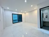 Nhà Phố Hiện Đại, 5 Tầng, 32m², Giá 5.05 Tỷ - Vị Trí Đắc Địa, Gần Gửi Xe Ô Tô - Ảnh 2