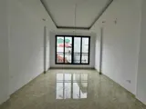 Nhà Lạc Long Quân - 5 Tầng, Mặt Tiền Rộng, Gần Ô Tô - Ảnh 2