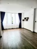 Bán nhà Nguyễn Văn Cừ, Long Biên: 52m2, 5 tầng, 10 tỷ - Vị trí đẹp, tiện ích đầy đủ - Ảnh 2