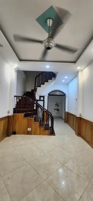 Cho Thuê Nhà Phân Lô Trần Phú, Hà Đông: Mặt Tiền Đẹp, Thông Sàn, Giá Tốt