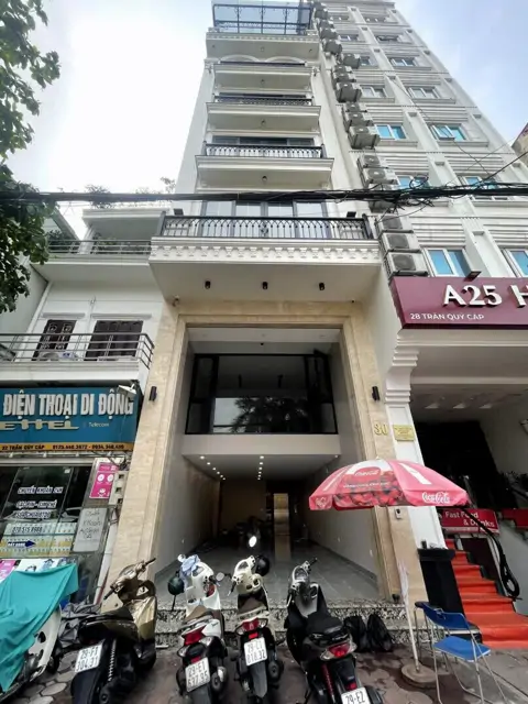 Chính Chủ Cho Thuê/Bán Nhà Riêng 90m² Mặt Phố Trần Quý Cáp - Vị Trí Đắc Địa