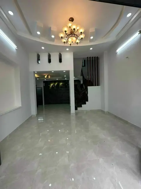 Bán Gấp Nhà Đường Hoa Lan, Quận Phú Nhuận - 3 Lầu, Tiện Kinh Doanh