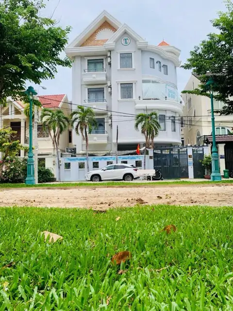 Biệt Thự KDC Tân Quy Đông Quận 7: View Công Viên, 4PN, Giá Tốt