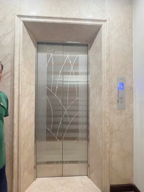 Cho Thuê Nhà Mới Lạc Long Quân - 60m² - 6 Tầng - Thông Sàn - Thang Máy - Ô Tô Đỗ Cửa