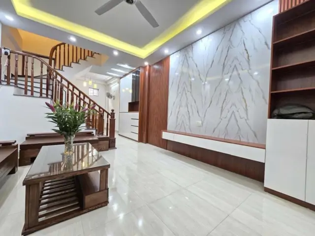 Cho Thuê Nhà Mặt Phố Nam Đuống, Long Biên - 80m² x 5 Tầng, Giá Tốt