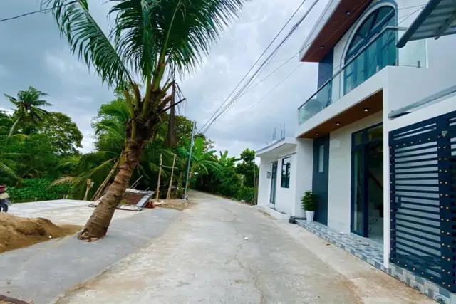 Mua 1 Được 2 - Bán Nhà Trệt Lầu Mới Đẹp Lộ Ô Tô Cpxd