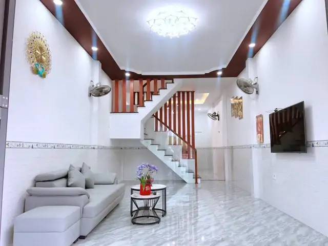 Nhà Mới Thơm Mùi Sơn Tái Định Cư Đất Lành Tuyến Đường Mát Nhất Cách Phong Châu Chỉ 15M