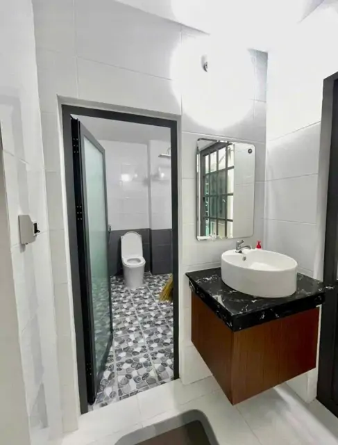 Bán Nhà Mặt Phố Nguyễn Du, Hải Châu, Đà Nẵng. Dt 50M2, 4 Tầng, 6Pn, Giá 4.8 Tỷ. Sổ Đỏ! Lh: