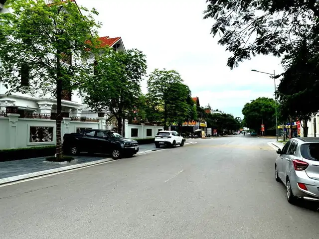 Bán Biệt Thự Pháp Vân Hoàng Mai 286m2 - 5 Tầng, Mặt Tiền 30m - Giá 54.5 Tỷ