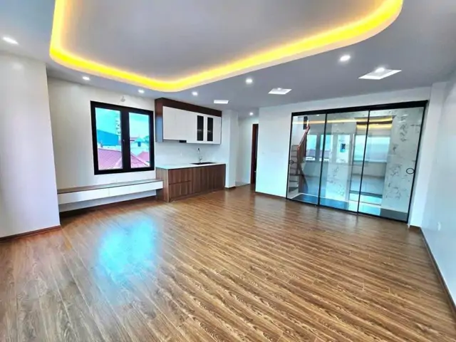 Bán Nhà Phố Vĩnh Phúc, Ba Đình: 50m², 7 Tầng, Thang Máy, Lô Góc, Ô Tô Tránh, Kinh Doanh
