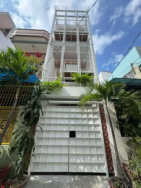 Nhà Mới 3 Tầng Sát Biển 100M – Ô Tô Tận Cửa – Full Nội Thất – 11 Tỷ