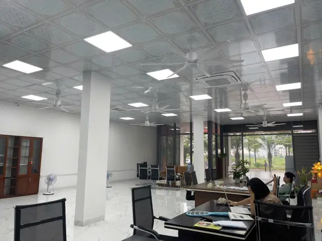 Cho Thuê Tòa Nhà 9 Tầng - Mặt Tiền Rộng - Vỉa Hè Thoáng - Giá Chỉ 120Tr/tháng