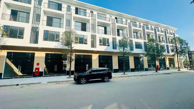 Bán Nhà ( Shousehouse) Vị Trí Đẹp - Vừa Ở Vừa Kinh Doanh Cực Tốt - Ngay Cổng Chợ Mới
