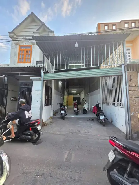 Nhà Mặt Tiền Gần Vòng Xoay An Phú - Vị Trí Vàng Kinh Doanh - Giá Chỉ 2,95 Tỷ - Khu Vực Sầm Uất