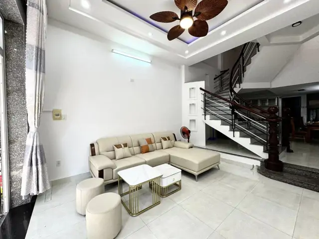 Bán Nhà 2,5 Tầng Đường Nguyễn Huy Lượng - Gần Biển
