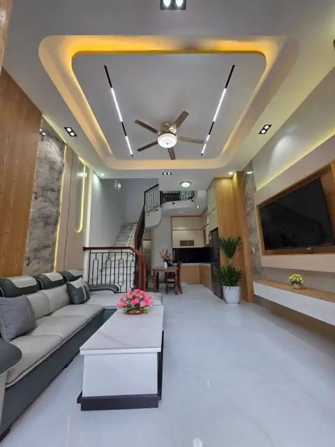Nhà 3 Tầng 3 Mê Kiệt Ô Tô - K408 Tôn Đức Thắng