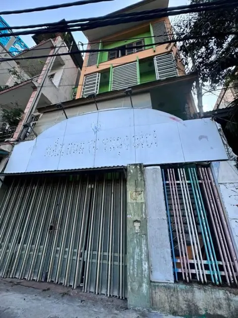 Bán Nhà Giáp Bát – Dt 100M² | 4 Tầng | Mt 7M | Giá 23 Tỷ Nhà Ô Tô Tránh Vị Trí Kinh Doanh, Vừa