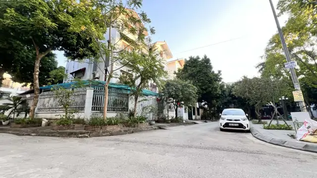 Biệt Thự Lô Góc Sài Đồng, 3 Mặt Vỉa Hè , Ôtô Tránh, View Công Viên Cây Xanh