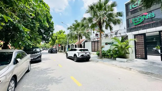 Biệt Thự Sân Vườn Long Biên,Mt 13M, Sát Công Viên Cây Xanh, Hồ Điều Hoà, Ôtô Dừng Đỗ Ngày Đêm