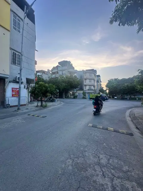Bán Đất Việt Hưng 55M2- Mt 5M- Vỉa Hè, Ô Tô Tránh Đỗ- 17.8 Tỷ