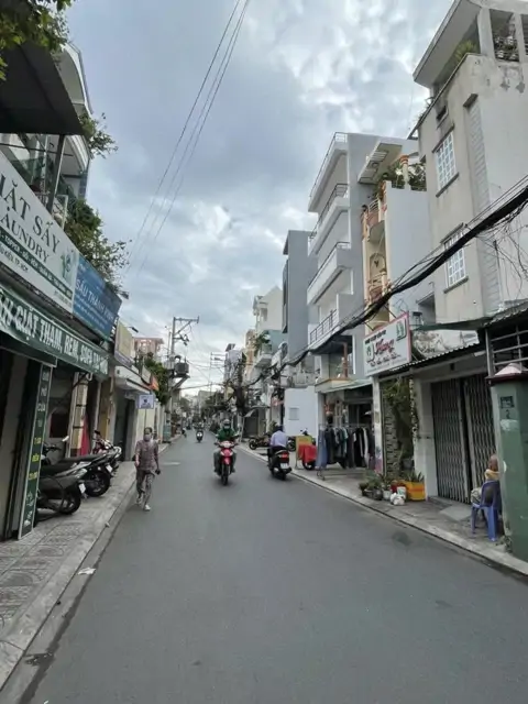 Bán Nhà Nhà Mặt Tiền Nguyễn Đình Chính - Giao Nguyễn Văn Trỗi, 5X22m, 2 Tầng, 23,8 Tỷ