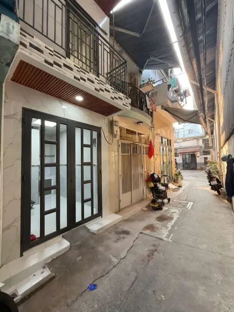 Bán Nhà Đẹp Quận 4 - Sát Vách Quận 1 - Giá : 1 Tỷ450 Triệu 