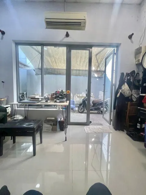 Bán Nhà Ngang 6.5 M X 8.9 M Hẻm Rộng Có 4 Đ Trung Tâm Q4