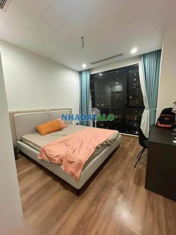 Bán Gấp Căn 2 Ngủ 88M2 Tại Vinhomes Trần Duy Hưng Giá Tốt