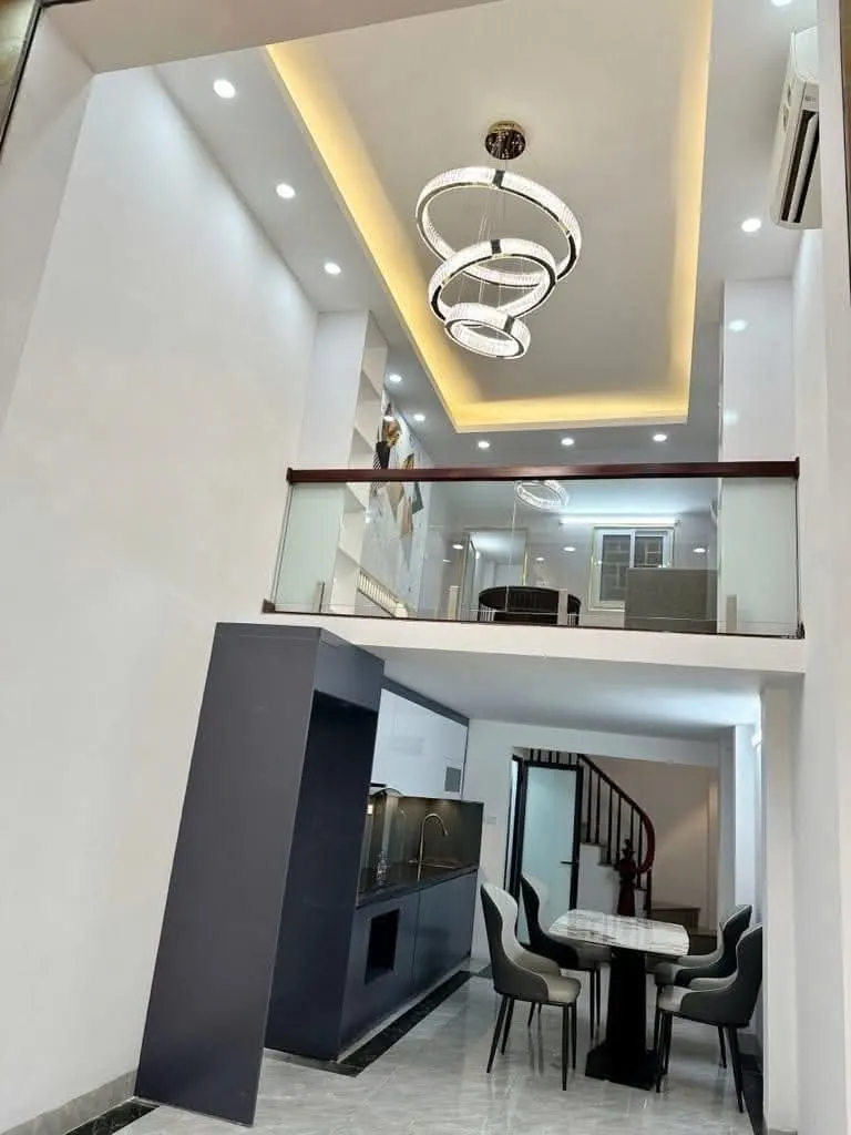 Nhà Phố Huế 5 Tầng, Thang Máy, 4 Phòng Ngủ Master - Vị Trí Vàng