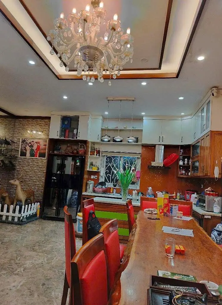 Bán nhà 5 tầng, 110m², mặt tiền Lạc Long Quân, Tây Hồ - Vị trí VIP, giao thông thuận tiện