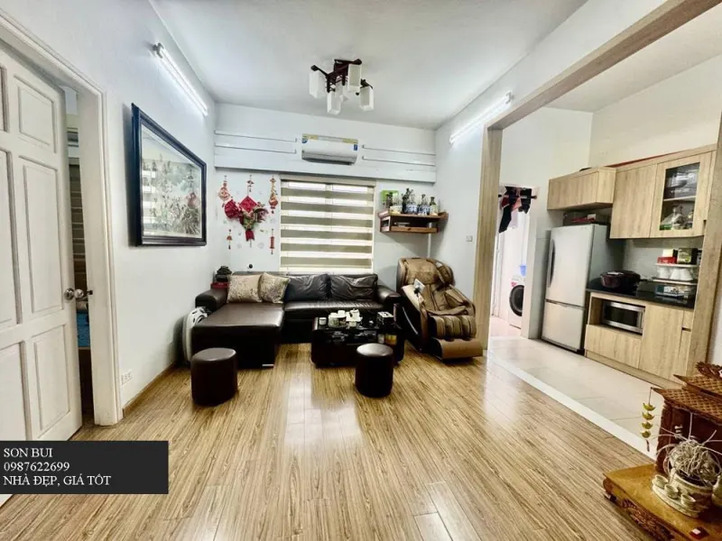 Bán Chung Cư Cầu Giấy - Lô Góc - Thang Máy - 60m2 - Giá 4.9x Tỷ