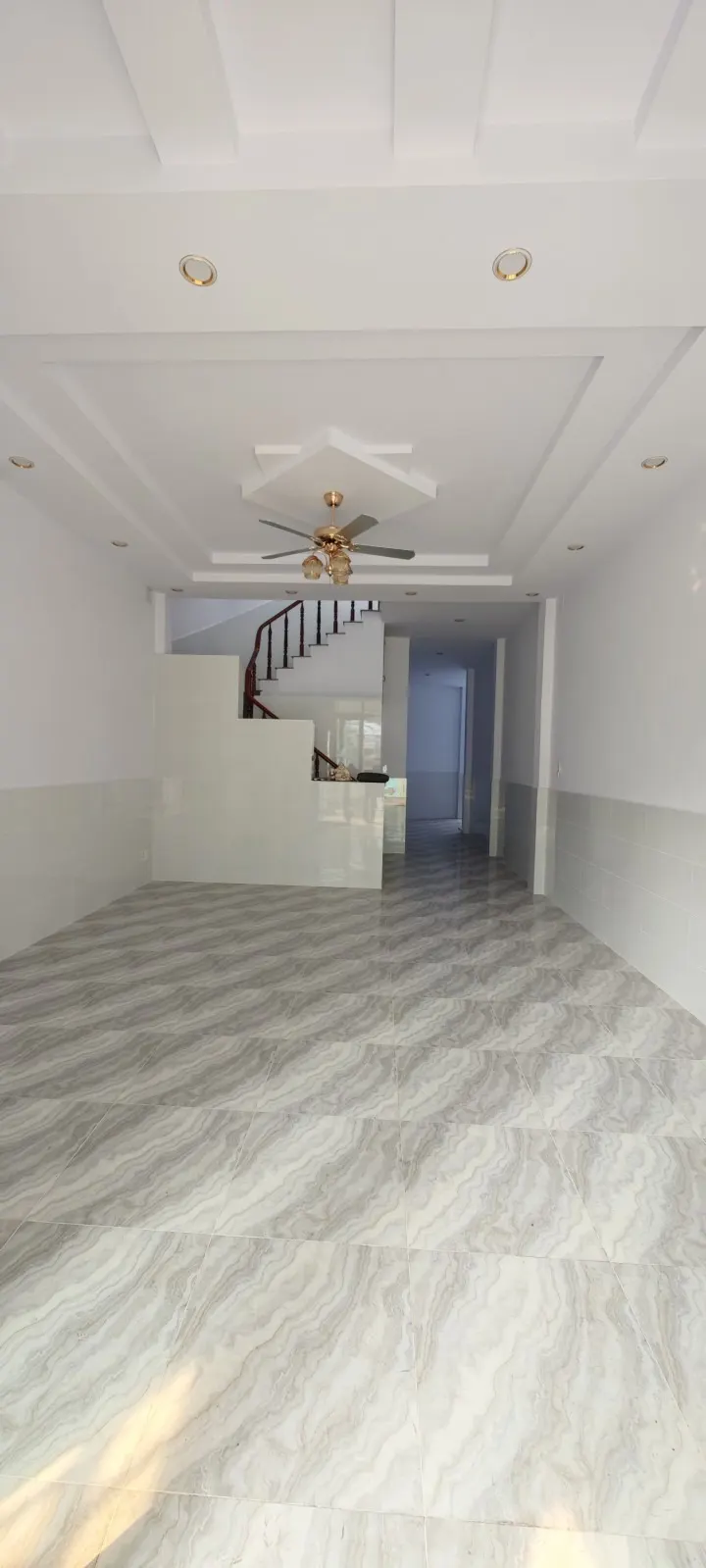 Nhà đẹp, hẻm xe hơi, xe ngủ trong nhà, giá tốt - Mua ngay!