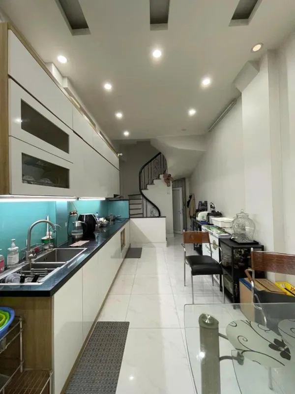 Bán nhà Tây Hồ 50m2, 5 tầng, 4 ngủ, giá 10.7 tỷ - Vị trí đẹp, gần hồ, ô tô vào