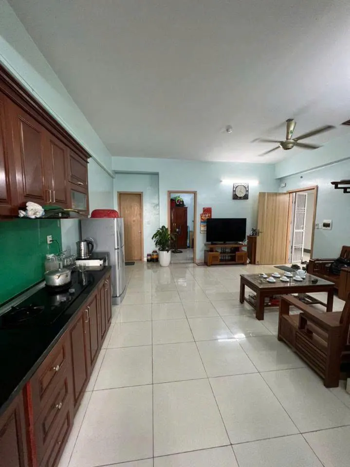 Căn hộ 70m2, 2PN, Giá Chỉ 2.3 Tỷ - Nội Thất Cơ Bản, Pháp Lý Sạch