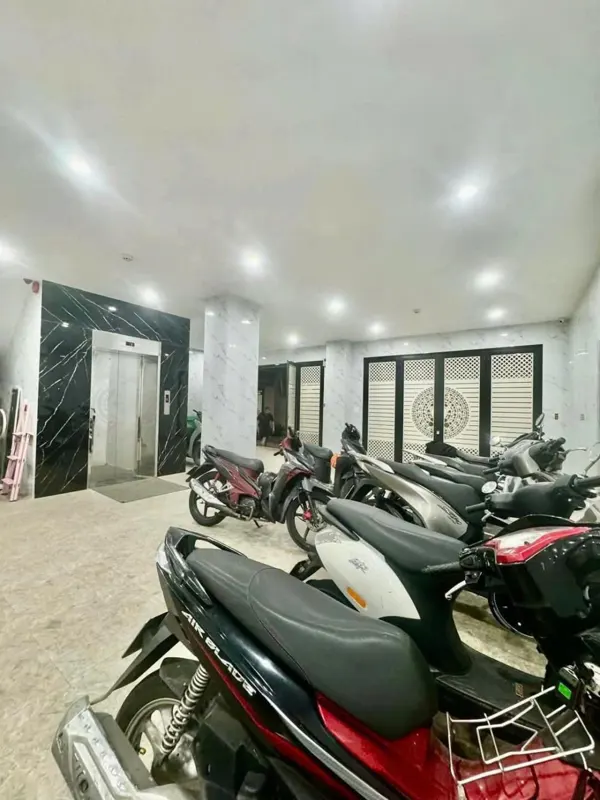 Bán CHDV Quan Nhân - Thanh Xuân: 120m2, 9 Tầng, View Hồ, Dòng Tiền Ổn Định