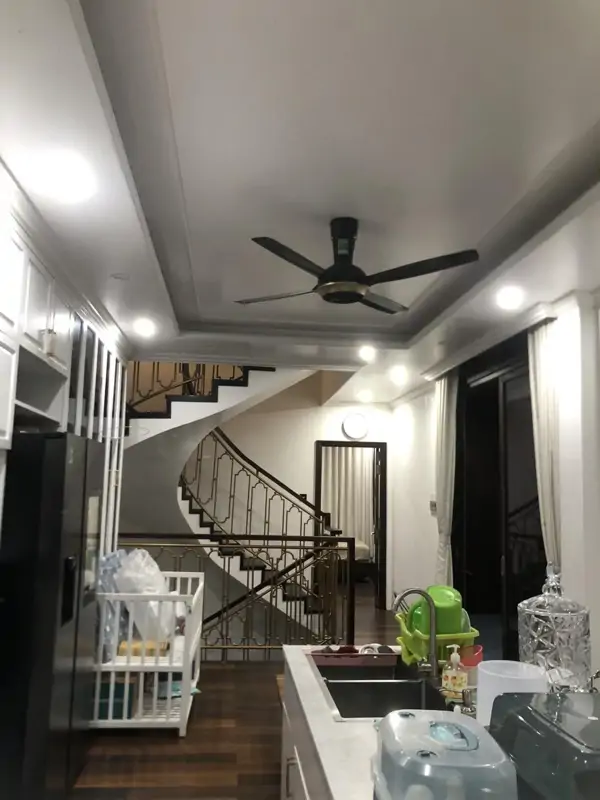 Cho Thuê Nhà Thủ Đức 3 Tầng, 250m2, 3 Phòng Ngủ - Giá 25 Triệu - ảnh 1
