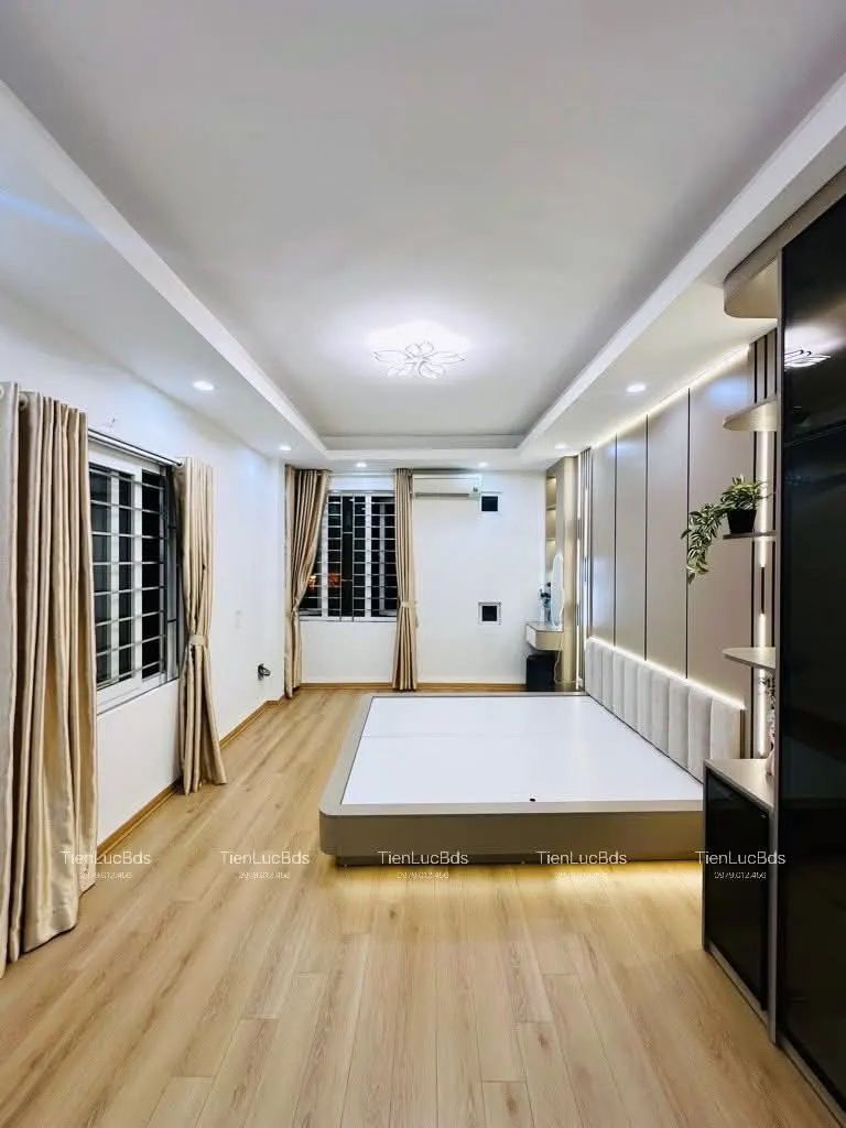 Siêu phẩm Lạc Trung: 5 Tầng, Thang Máy, Full Nội Thất - 15m Ra Phố