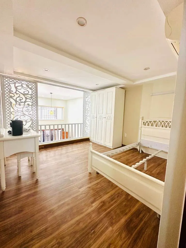 Bán Nhà Trương Định - Full Nội Thất, 40m Ra Mặt Phố - Giá Tốt