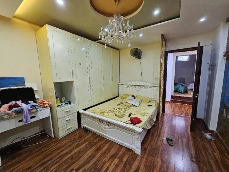 Bán Gấp Căn Hộ 196m2 Cao Cấp, 3PN, Full Nội Thất Tại Trung Tâm Cầu Giấy - 6.4 Tỷ