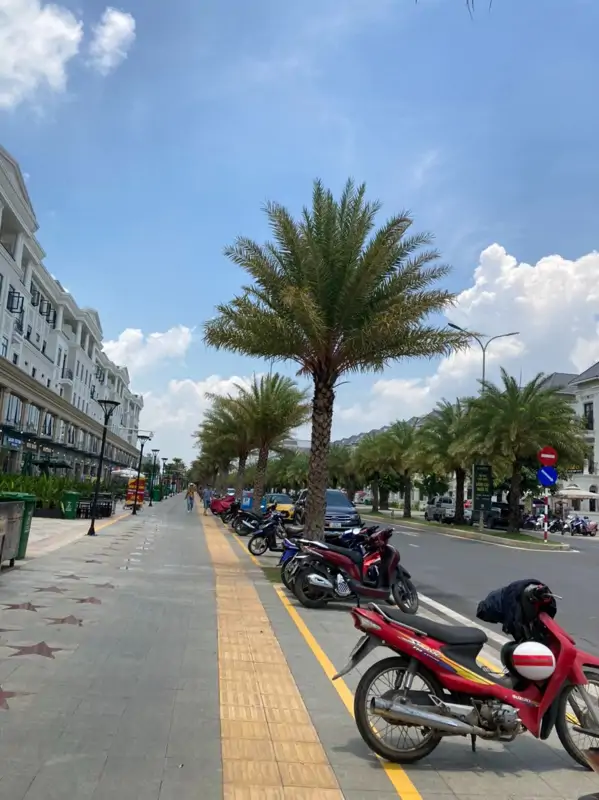 Cho Thuê Nhà Phố Thương Mại Broadway Vinhomes Grand Park - Mặt Tiền Đường Chính