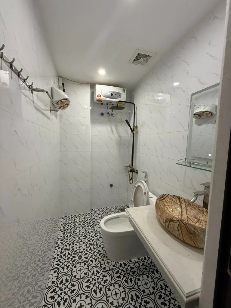 Bán nhà ngọc thuỵ 30m - 1 ô tô - Nhà đẹp, gần phố, giá tốt