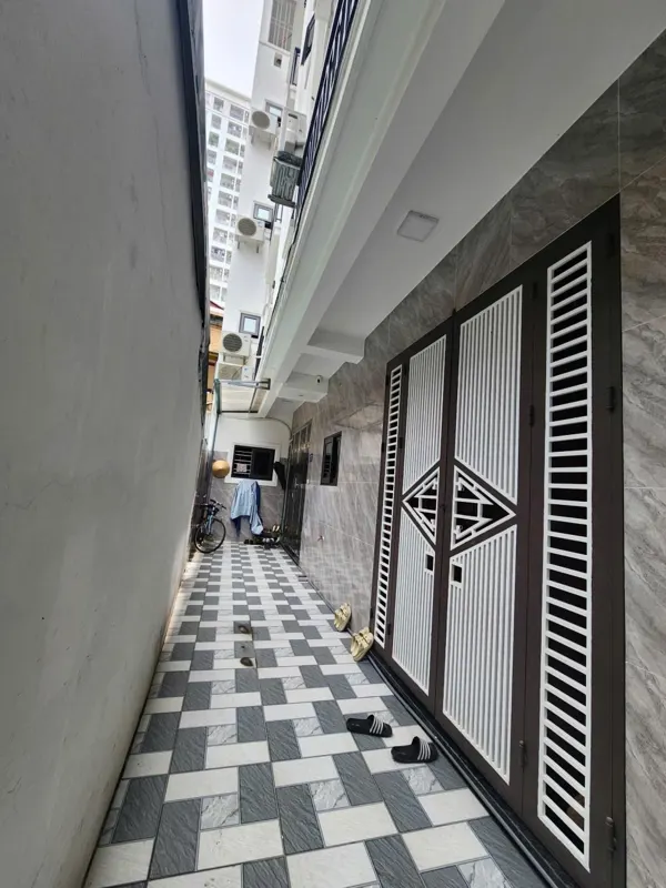 Nhà Gần Hồ Tây Full Nội Thất - Giá Tốt, Vị Trí Đẹp Lạc Long Quân