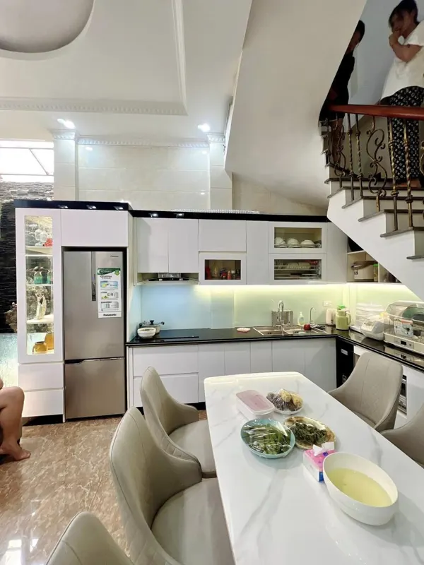 Nhà đẹp 5 tầng, ô tô đỗ cửa, Linh Đàm giá 6.8 tỷ