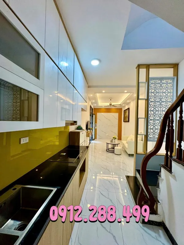 Nhà phố Minh Khai - Hai Bà Trưng: 32m x 5 tầng, 7.2 tỷ, Ô Tô Tránh, Gần Hồ Gươm