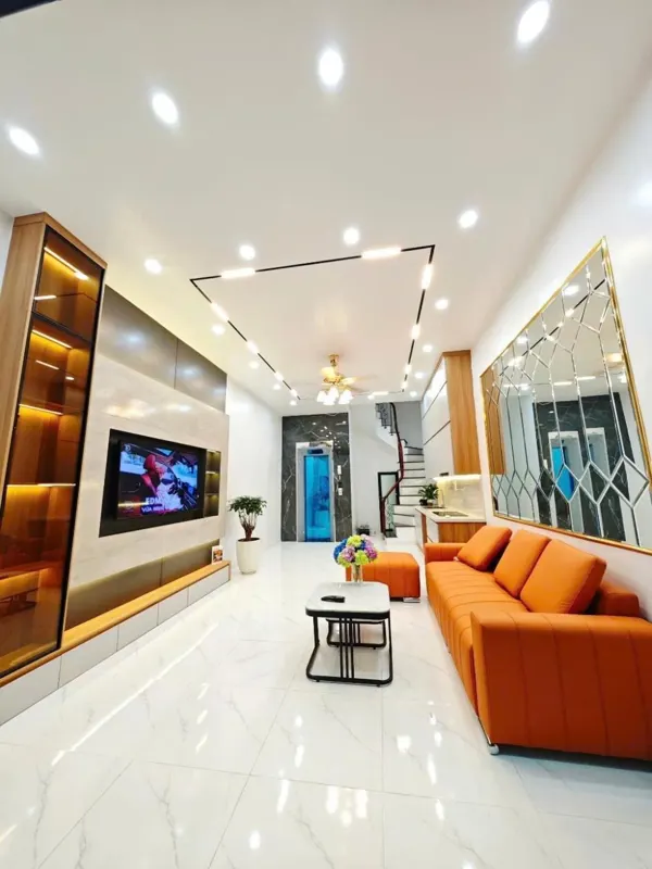 Nhà đẹp Hai Bà Trưng: 50m2, 5 Tầng, Thang Máy, Ngõ Thông