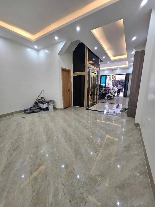 Bán nhà phân lô Thái Tổ, Cầu Giấy - 70m2, 7 Tầng, Thang Máy, Ô Tô Tránh
