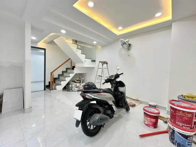 Bán Nhà 3 Tầng, 4 PN, 8.6 tỷ - Vị Trí Đắc Địa, Gần Trung Tâm