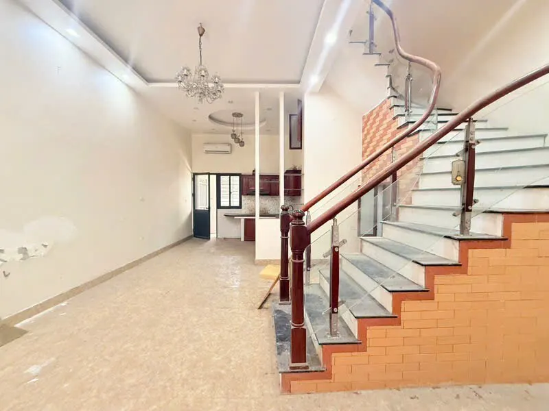 Trung tâm Ba Đình - Nhà 56m2, Mặt tiền 6m - Ô tô vào nhà