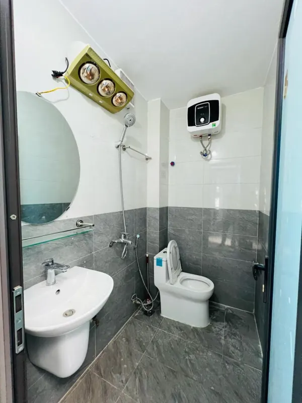 Bán nhà 2 tầng, 31m2, Giá 5.1 tỷ - Vị trí đắc địa, Kinh doanh sầm uất