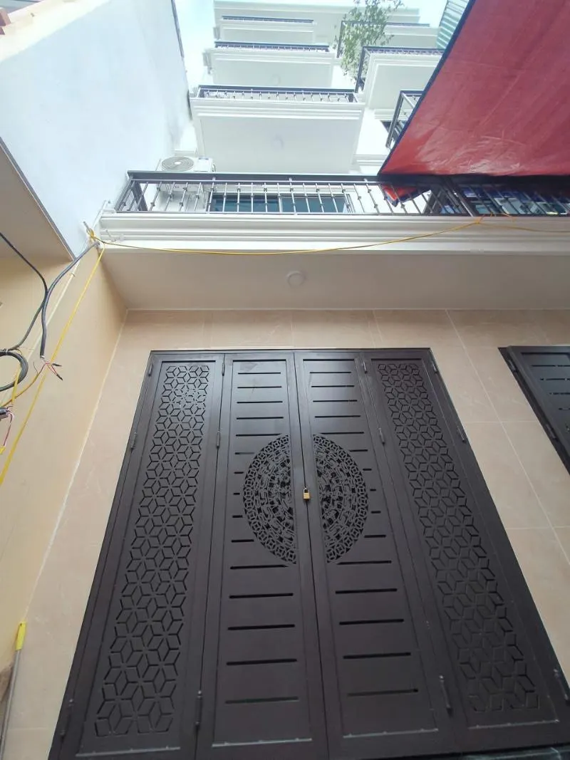 Bán nhà đẹp Hoàng Mai - Ngõ nông, gần phố, sổ phân lô
